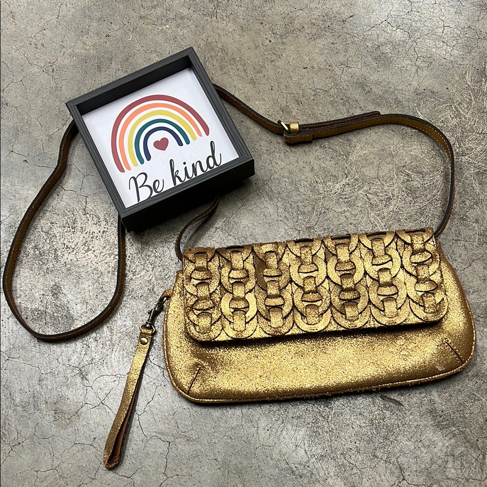 * Patricia Nash Baku Convertible Clutch/Wristlet Handbag Gold Metallic Leather
